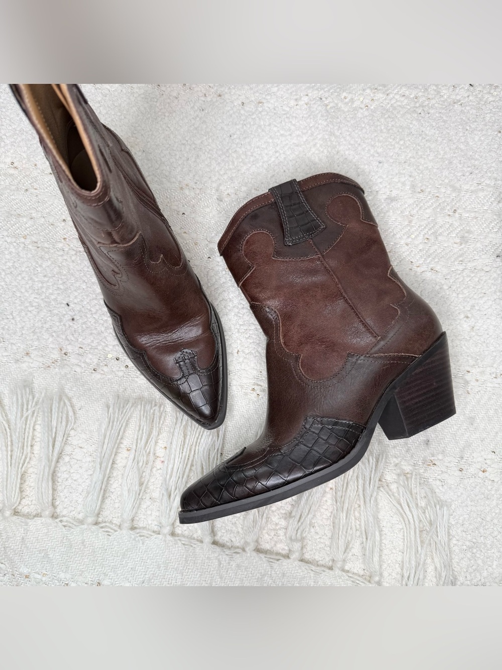 Crown Vintage brown leather and faux leather pointed toe Western boots - size 7